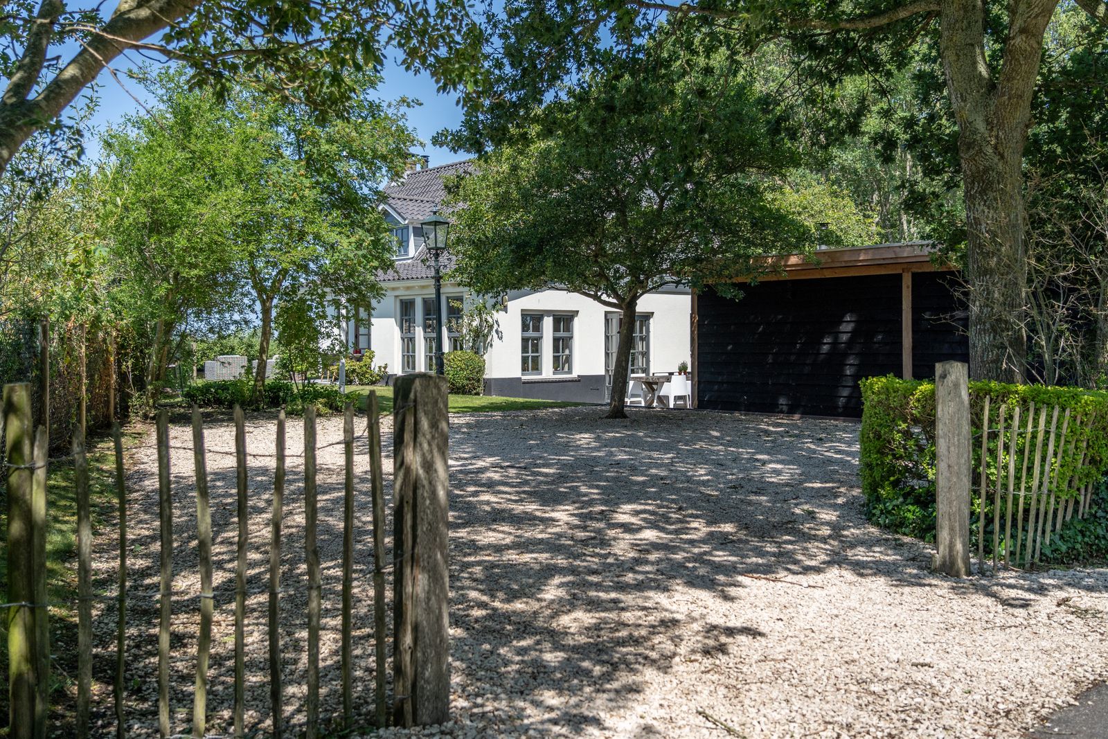 Aanzicht oprit Watervilla Ballingbuer